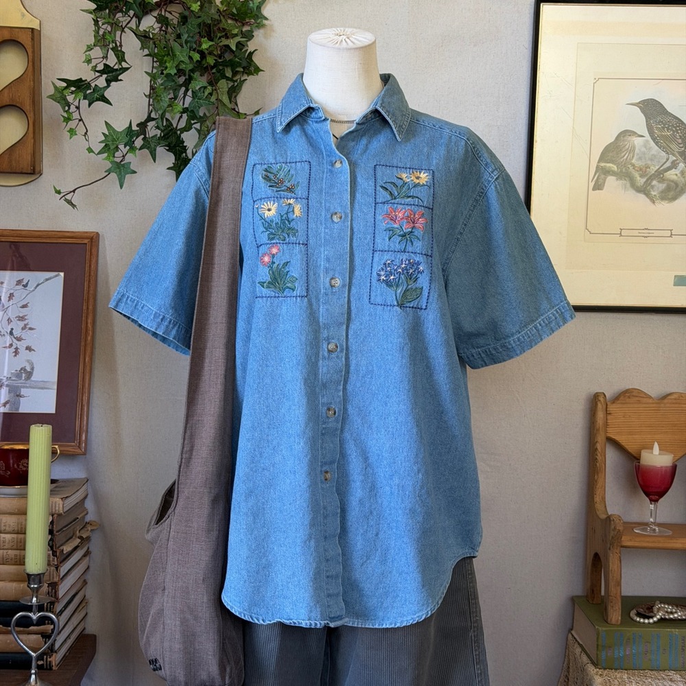 Blue Floral Embroidered Denim Shirt Cottagecore Vintage 90s Medium Teacher Mom